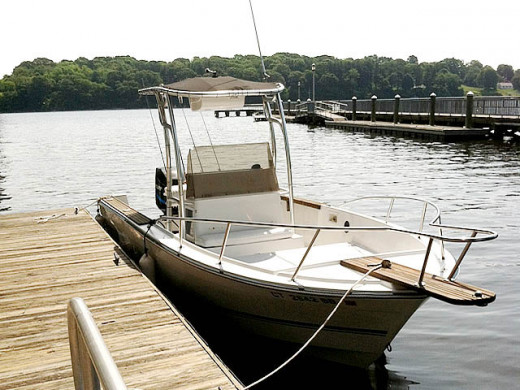 Robalo R-2320 with SG600