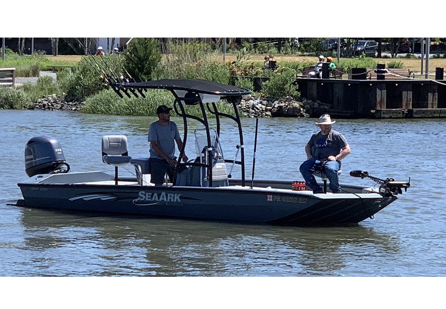 2019 SeaArk Bay Extreme 220 with SG600 TTop Review Stryker TTops