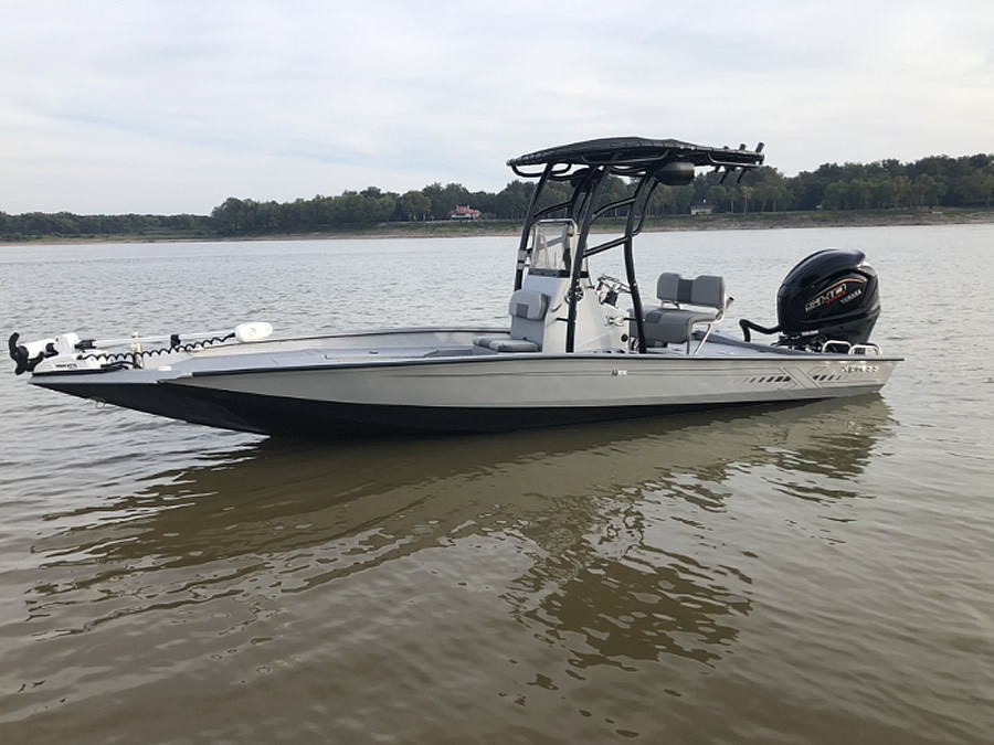 2022 Xpress H22 Bay with SG900 T-Top Review | Stryker T-Tops