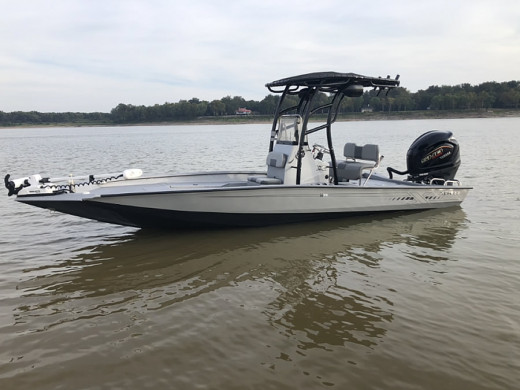 2022 Xpress H22 Bay with SG900 T-Top