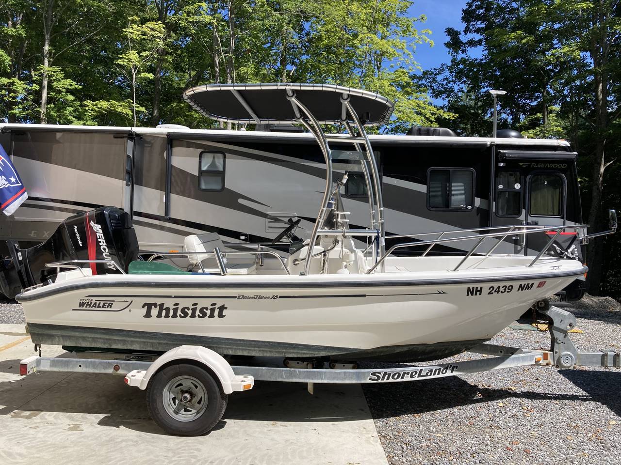 2001 Boston Whaler 16’ Dauntless with a SG300 boat t-top, photo 2 of 4