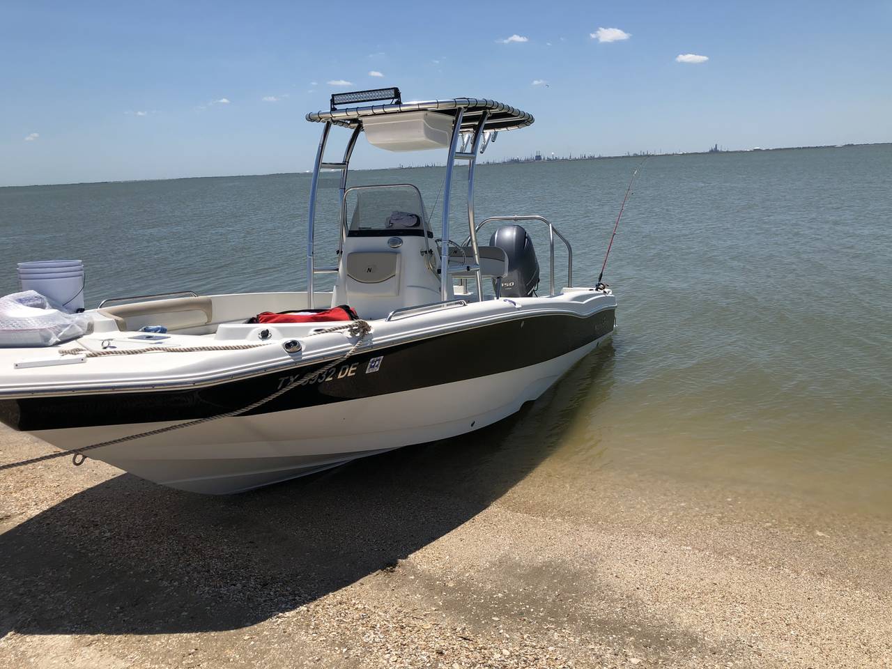 2016 NauticStar 211 Coastal with a SG300 boat t-top, photo 1 of 2