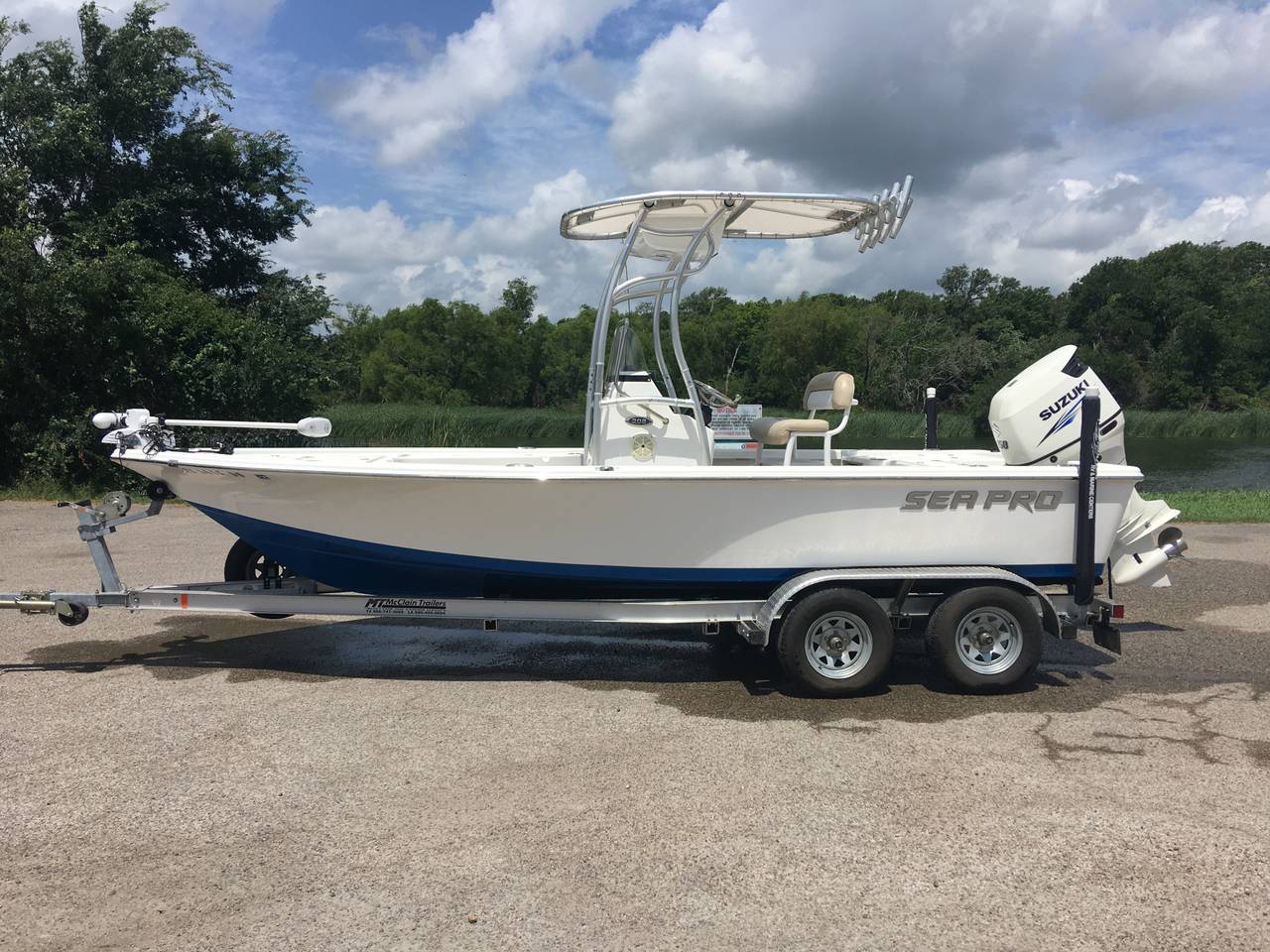 2016 Sea Pro 208 Bay with a SG600 boat t-top, photo 2 of 2