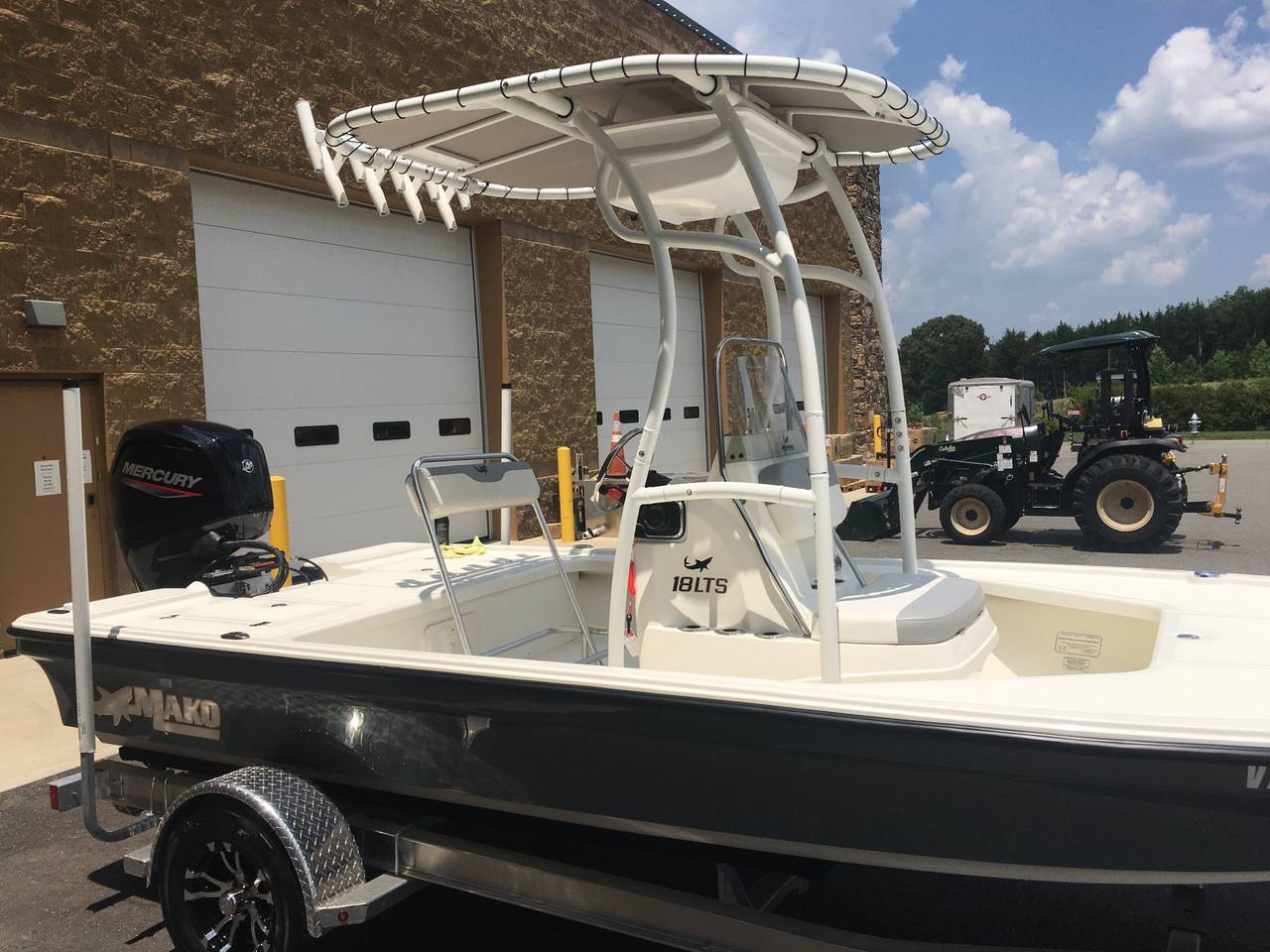2020 Mako 18 LTS with a SG600 boat t-top, photo 2 of 3
