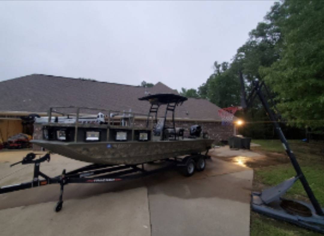 2023 Grizzly Tracker 1072 Sporteman with a SG300 boat t-top, photo 2 of 5
