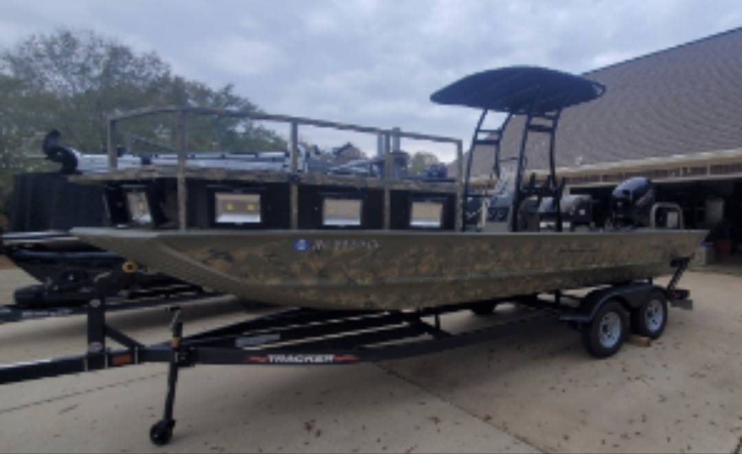 2023 Grizzly Tracker 1072 Sporteman with a SG300 boat t-top, photo 1 of 5