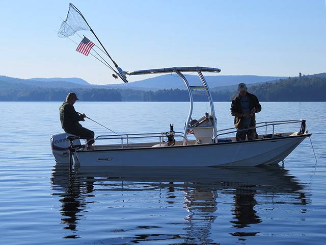 1976 Boston Whaler Montauk with a SG300 boat t-top