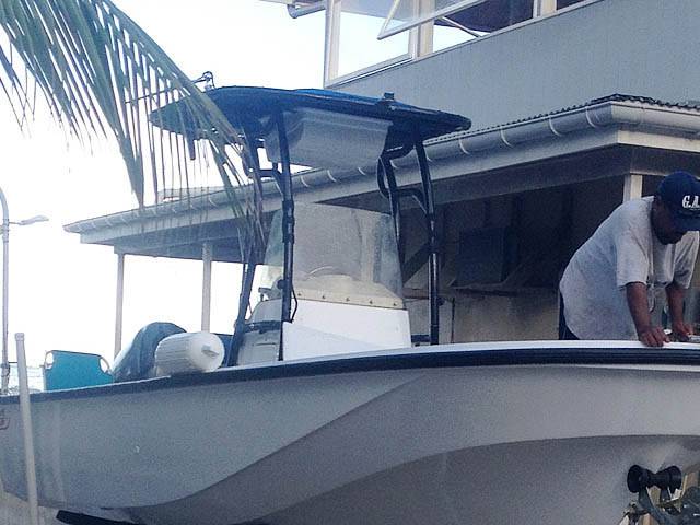 1988 Boston Whaler Outrage with a SG600 boat t-top, photo 2 of 6