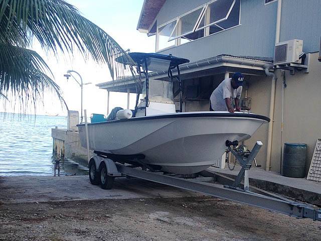 1988 Boston Whaler Outrage with a SG600 boat t-top, photo 1 of 6