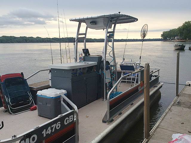 1988 SUN TRACKER Bass Buggy Pontoon Boat with a SG300 boat t-top, photo 1 of 3