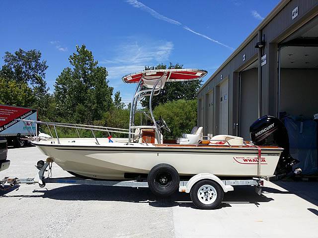 1989 Boston Whaler Outrage with a SG600 boat t-top, photo 1 of 8