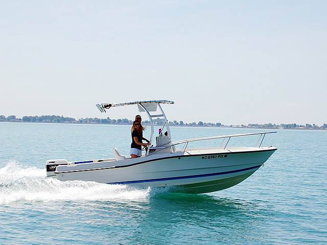1989 Four Winns 207 Quest with a SG300 boat t-top, photo 1 of 2