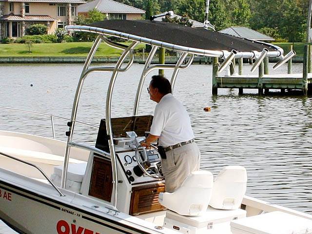1992 Boston Whaler Outrage 19' with a SG600 boat t-top, photo 2 of 5