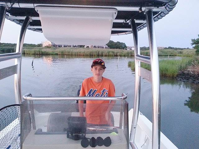 1995 Wahoo Center Console 18' with a SG300 boat t-top, photo 3 of 3