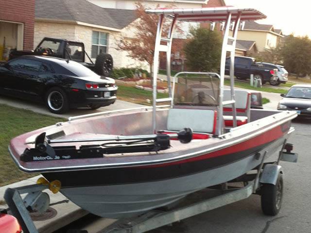 1996 Tahoe Industries Semi-V Center Console with a SG300 boat t-top, photo 2 of 3