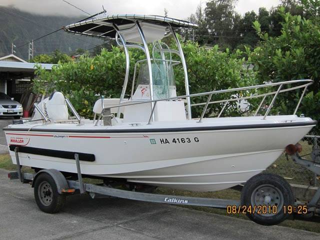 1998 Boston Whaler Outrage 17' with a SG600 boat t-top, photo 1 of 3