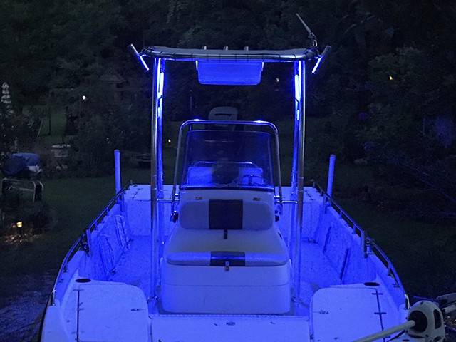 2000 Blue Wave 244 Magnum with a SG300 boat t-top, photo 2 of 4