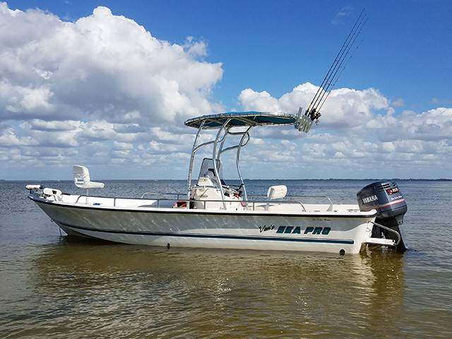 2000 Sea Pro V2300 with a SG600 boat t-top