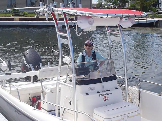 2001 Boston Whaler Dauntless with a SG300 boat t-top, photo 2 of 3
