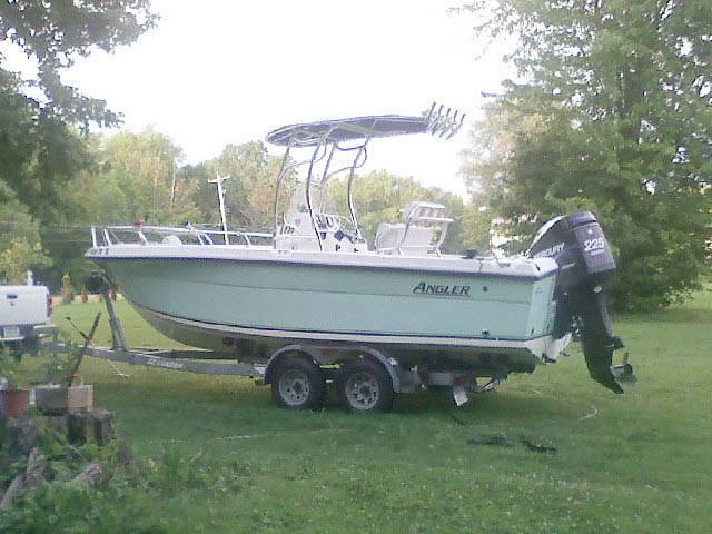 2004 Angler 220 CC with a SG600 boat t-top, photo 1 of 2