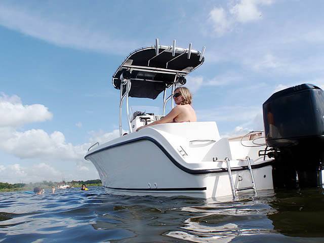 2004 Trophy 1903 with a SG600 boat t-top, photo 3 of 7