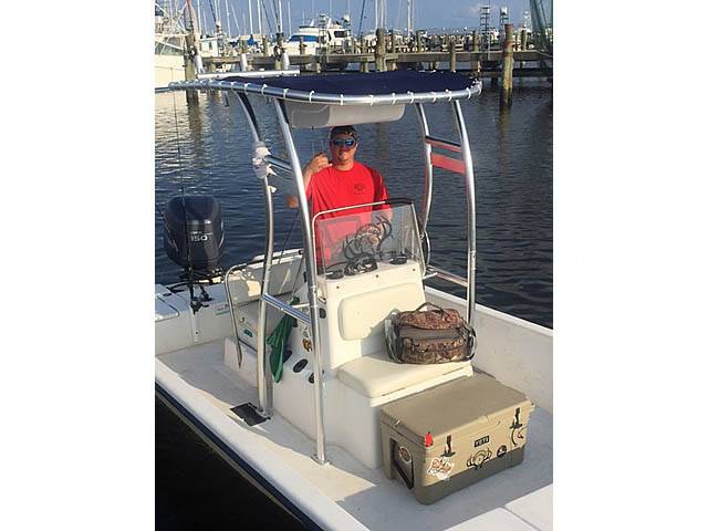 2005 Blue Wave 22' with a SG300 boat t-top