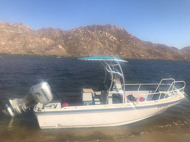 2005 Boston Whaler Outrage 20' with a SG600 boat t-top, photo 1 of 2