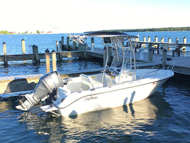 2005 EdgeWater 17' with a SG600 boat t-top, photo 2 of 2
