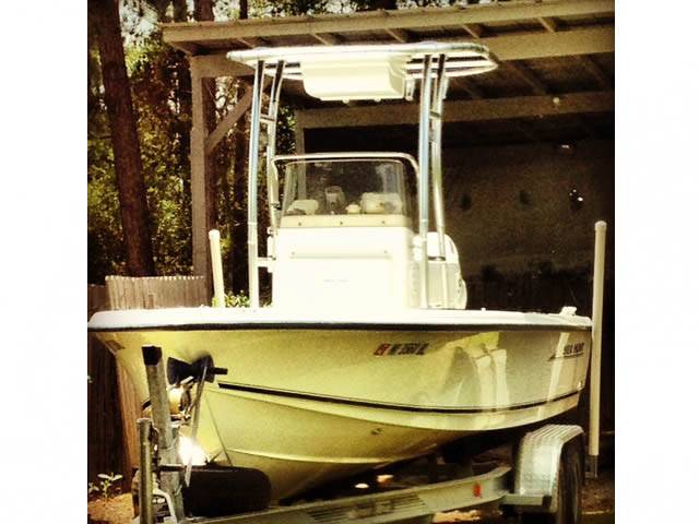 2005 Sea Hunt Navigator 22' with a SG300 boat t-top, photo 2 of 3