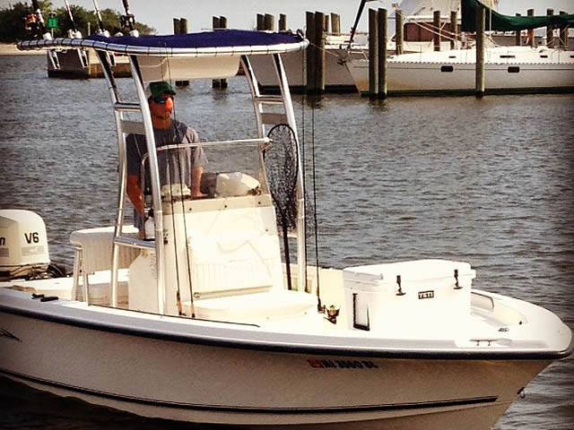 2005 Sea Hunt Navigator 22' with a SG300 boat t-top, photo 1 of 3
