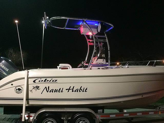 2007 Cobia 214 with a SG300 boat t-top, photo 3 of 8