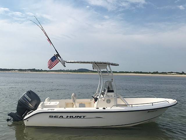 2007 Sea Hunt 186 with a SG300 boat t-top, photo 1 of 3