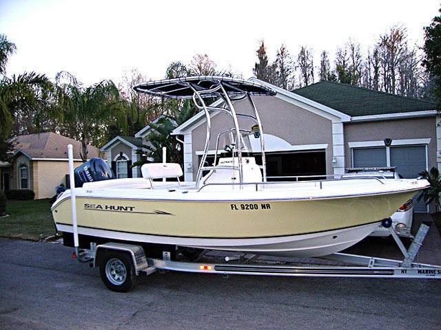 2008 Sea Hunt Ultra 186 with a SG600 boat t-top