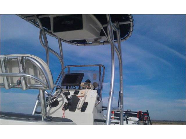 2009 Ranger 2400 Bay with a SG600 boat t-top, photo 2 of 2