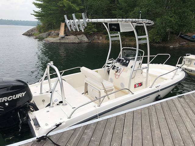 2011 Boston Whaler Dauntless 18' with a SG300 boat t-top, photo 3 of 3
