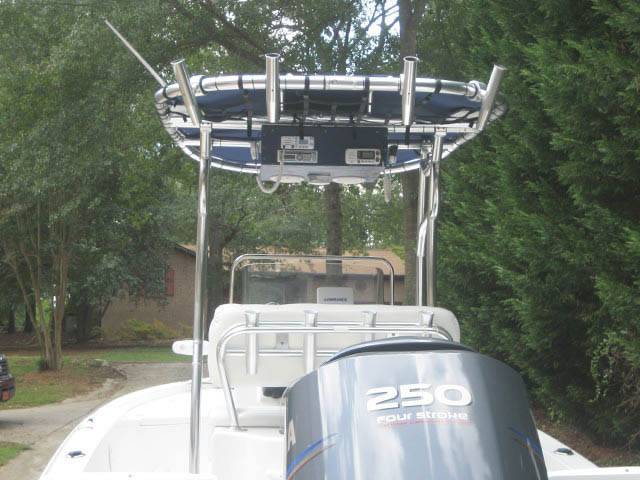 2011 Sea Hunt BX24 Bay Boat with a SG600 boat t-top, photo 3 of 5