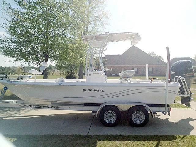 2012 Blue Wave Pure Bay 2200 with a SG600 boat t-top