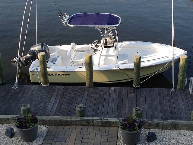 2014 Sea Hunt 202 with a SG300 boat t-top, photo 1 of 6