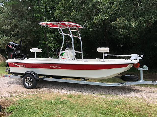 2017 Mako Pro Skiff 19' with a SG600 boat t-top