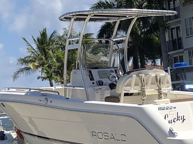 2017 R222 ES Robalo with a SG300 boat t-top, photo 2 of 3