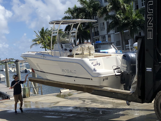 2017 R222 ES Robalo with a SG300 boat t-top, photo 1 of 3