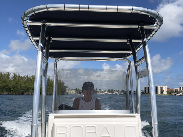 2017 R222 ES Robalo with a SG300 boat t-top, photo 3 of 3