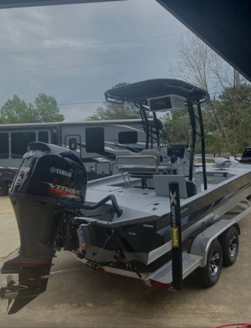 2021  Xpress Bay X23 with a SG900 boat t-top, photo 3 of 3