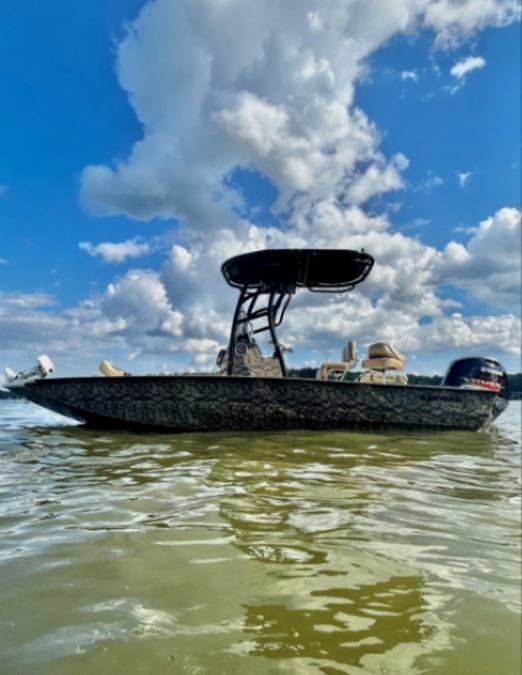 2024 Xpress H20 Bay with a SG900 boat t-top, photo 2 of 4
