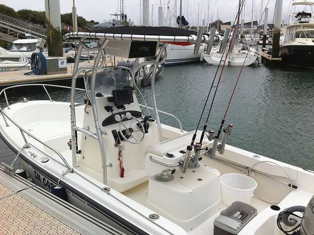 Boston Whaler 190 Outrage with a SG600 boat t-top, photo 3 of 5
