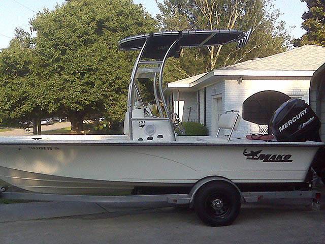 Mako with a SG300 boat t-top