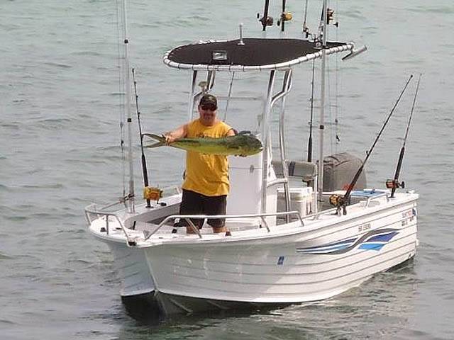 Quintrex 18 C/C with a SG600 boat t-top, photo 2 of 6
