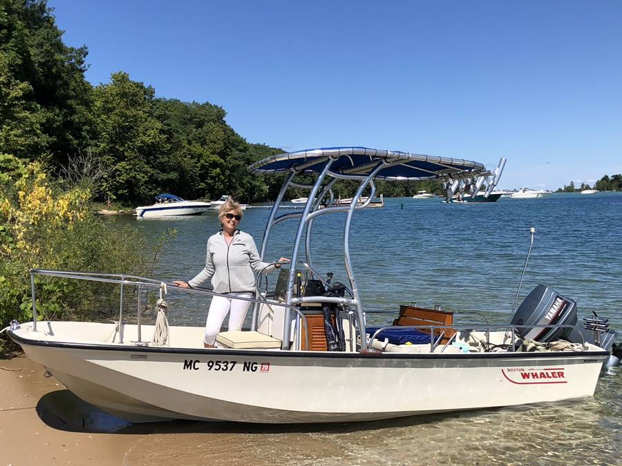 1986 Boston Whaler Montauk 17 with a SG600 boat t-top, photo 1 of 10