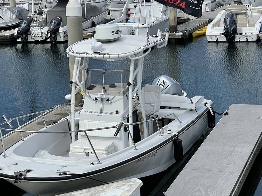 1995 Boston Whaler 21’ Outrage with a SG900 boat t-top, photo 2 of 8