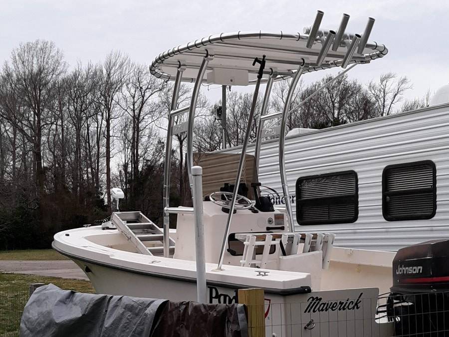 1997 Parker 18' SE Center Console with a SG300 boat t-top